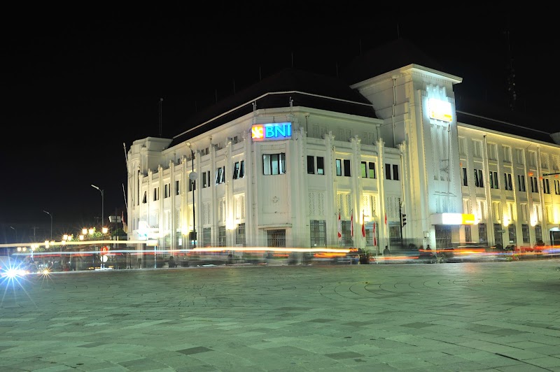 foto titik nol kilometer jogja - gedung bni 46