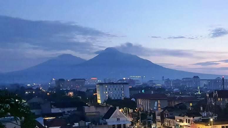 gunung merapi sore dari atas