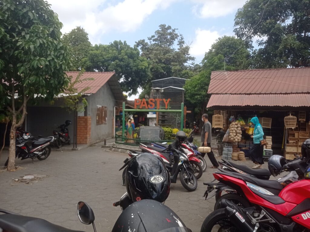 parkiran motor pasar pasty jogja 2024