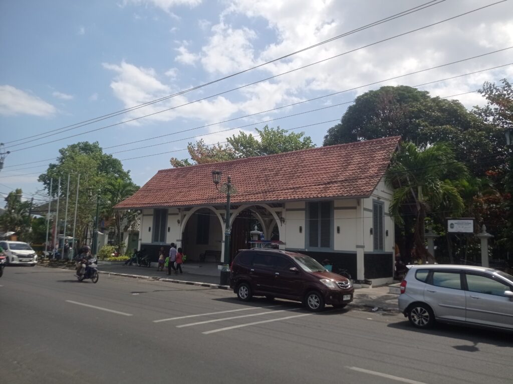 stasiun dongkelan depan pasar pasty jogja 2024